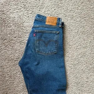 Levi's Blue Wedgie Straight Jeans thumbnail 2