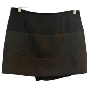 CAbi Women's Black Wrap‎ Skirt Size M Short Quilted Asymmetric Casual thumbnail 5