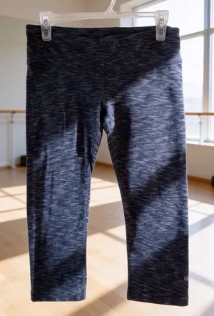 Alo Yoga High-Waist Airbrush Capri Leggings | Heather Charcoal | Medium thumbnail 1