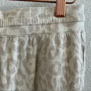 Splendid Neutral Leopard Print Lounge Pants Cozy Jogger Elastic Waist S thumbnail 7