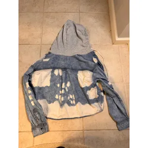 American Eagle Bleach Wash Cropped Denim Jacket Hoodie Blue White Womens Medium thumbnail 2