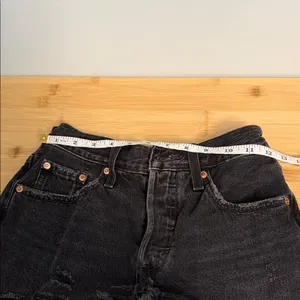 Levi's 501 24 Waist Women's Teen Girl Black Distressed Button Fly Denim Shorts thumbnail 8