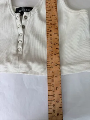 White fox Ribbed Henley Crop Tank Top size large snap closure thumbnail 4