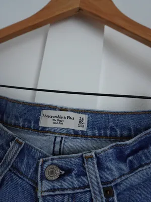 Abercrombie & Fitch Mid Rise Baggy Jean thumbnail 3