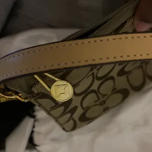 Preloved UGO Valentino small‎ handbag thumbnail 8