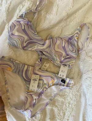 Hollister 2 piece bathing suit thumbnail 1
