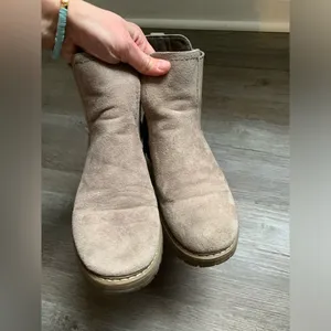 Cliffs Booties Chelsea Boots Tan Nude Beige Comfy Boots Size 7 M thumbnail 4