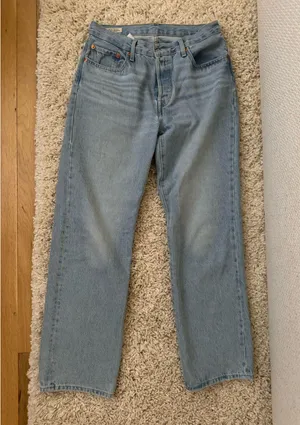 Levi’s 501 Jeans Straight 90s Leg Mid-Rise thumbnail 1