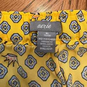 Aerie Womens Yellow Crown Diamond Print Pajama Shorts XL Elastic Waist Sleepwear thumbnail 2