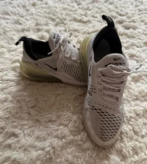 Nike White and Black Air Max 270 Trainers with Air Sole thumbnail 1
