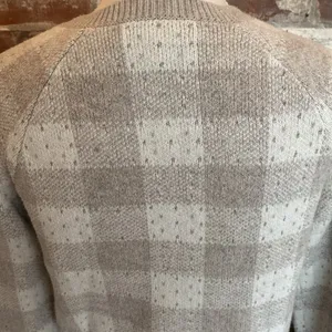 Banana Republic White and Beige Check Knit Sweater Size S thumbnail 6