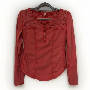 Free People Top Women's Crochet Lace Henley Long Sleeve Boho Sz M Coral Red thumbnail 2