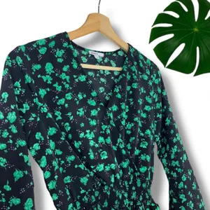 ASOS Subdued Emerald Leaf Floral Print Ruffle Tiered Flare Sleeve Dress thumbnail 7