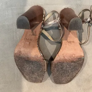 Coach Gold Women's Sandals‎ Heels Size 7.5 B thumbnail 7