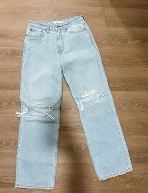 NEW ABERCROMBIE AND FITCH jeans size 4 thumbnail 1