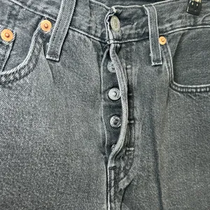 Levi's 501 Black Denim Shorts Women's Size 27‎ Frayed Hem Button Fly 56327-0112 thumbnail 2