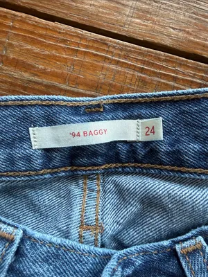 Levis 94 Baggy Med Wash Jeans 31" Inseam Size 24 thumbnail 4
