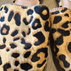 new Chelsea & Violet Eve 6.5 cheetah cowhair mule flat slip on shoes 2827 thumbnail 2