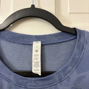 Lululemon Swiftly‎ Tech Long Sleeve Hip Length 8 Blue Camo Athletic thumbnail 2