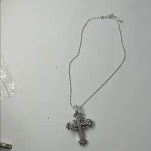 Elegant Silver Cross Pendant Necklace thumbnail 13