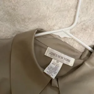 100% Silk Jones New York Blouse thumbnail 2