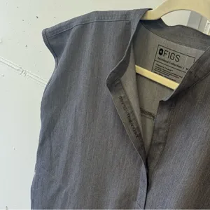 FIGS Rafaela Oversized Scrub Tops for Women Mandarin Collar Shirttail Hem Gray M thumbnail 4
