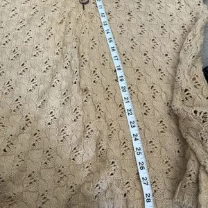 Womens Grannycore Cable Knit Fisherman Vneck Sweater Size 2 Chunky Tan button thumbnail 13