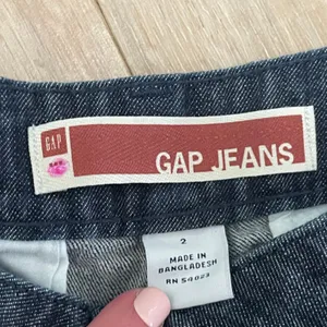 Vintage Gap Jeans Y2K Denim Shorts Womens Size 2 Dark Wash Cuffed thumbnail 2