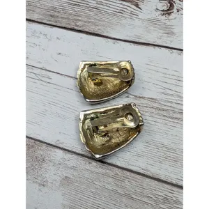Vintage Clip On Earrings - Just Over 1" Gold Tone & Silver Tone thumbnail 10