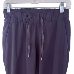 Lululemon Women's Black On The Fly Drawstring Pants Size 4 thumbnail 2