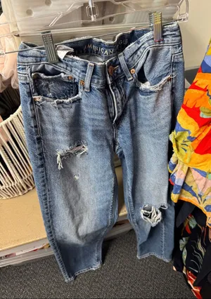 American eagle ‘90s low rise jean size 2 short // 081509 thumbnail 1