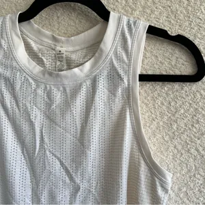 Lululemon Women’s Train‎ To Be Stripe White Tank Top Size 2 thumbnail 5