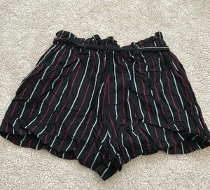 Women’s Hollister Shorts thumbnail 4