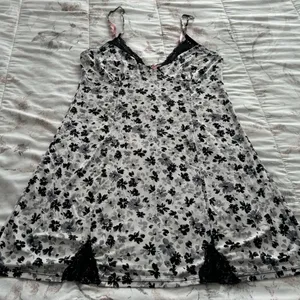 Black and white ditsy floral Y2K goth lace trim slip dress siz M spaghetti boho thumbnail 4