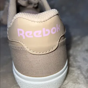 Reebok Tan‎ Suede Sneakers Modern Minimalist Design thumbnail 11
