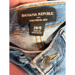 Banana Republic Girlfriend Jeans Medium Wash Blue Raw Hem Denim 28/6 thumbnail 7