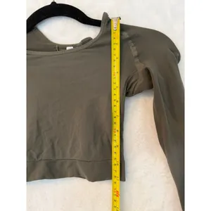 Spanx Womens Long Sleeve Crop Top Medium Olive Green Athletic Compression 20155R thumbnail 4