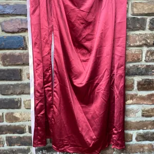 NWT Lulus Dreaming of Elegance Wine Red Satin One-Shoulder Maxi Dress Size XL thumbnail 5