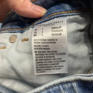 American Eagle Mom Jeans Womens Size 4 Distressed‎ Ripped Frayed Hem Denim Blue thumbnail 8