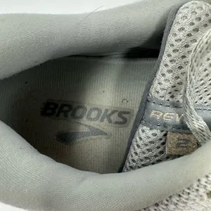 Brooks Size 11 Sneaker Silver White Mesh Revel 2 Running Lace‎ Up Athleticwear thumbnail 6