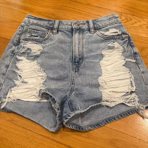 American Eagle women’s mom Jean shorts size 00. thumbnail 1