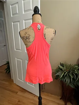 Danskin Now Coral Freeze Racerback Athletic Tank Top Women’s Medium thumbnail 4