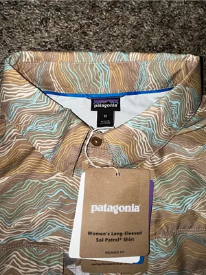 Women’s NWT Patagonia Tan & Light Blue Wave-Pattern Button-Down Shirt thumbnail 5