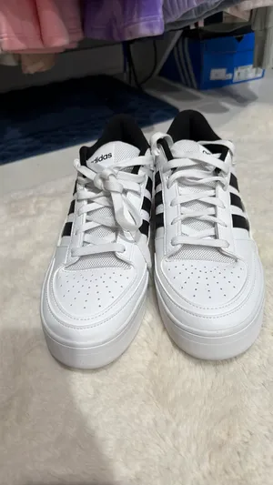 Women’s Adidas turnaround lace up sneaker thumbnail 4