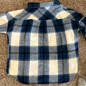 Blue and White Plaid Shacket Jacket size medium, button up, faux pockets thumbnail 7