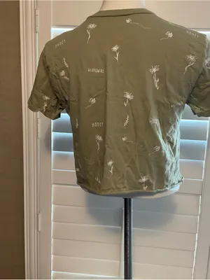 Women’s Olive Green Floral Crop Top thumbnail 3