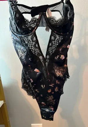 Victoria's Secret Lingerie thumbnail 4
