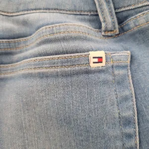 Tommy Jeans Light Wash Denim Straight Leg Jeans Women’s Size 4 Faded Casual thumbnail 8