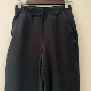 Lululemon Scuba High-Rise Jogger Pant Black Fleece Pockets Women Size 4 thumbnail 3