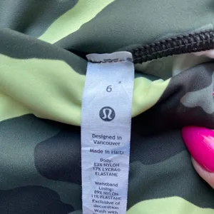 Lululemon‎ Camo Sporty Chic Yoga Granola Performance Leggings 6 Green thumbnail 4